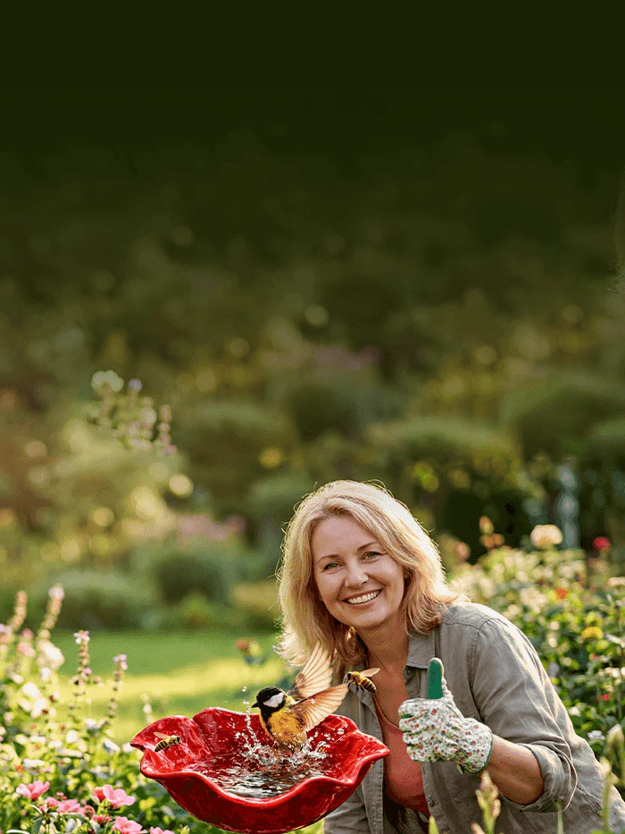 Dekorativ håndlavet metal fuglefoderautomat i blomsterform