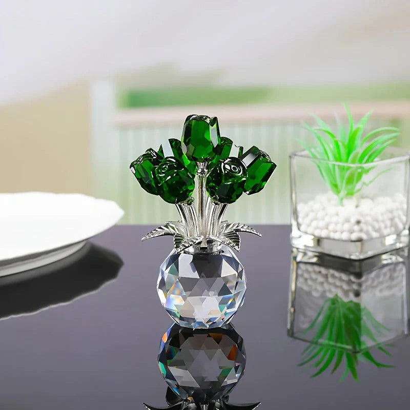 Farverig krystalrose-samlefigur med vase