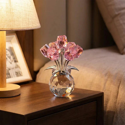 Farverig krystalrose-samlefigur med vase
