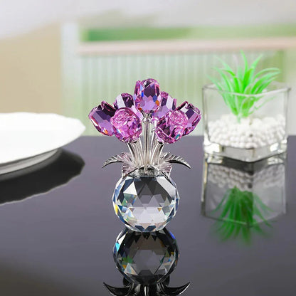 Farverig krystalrose-samlefigur med vase